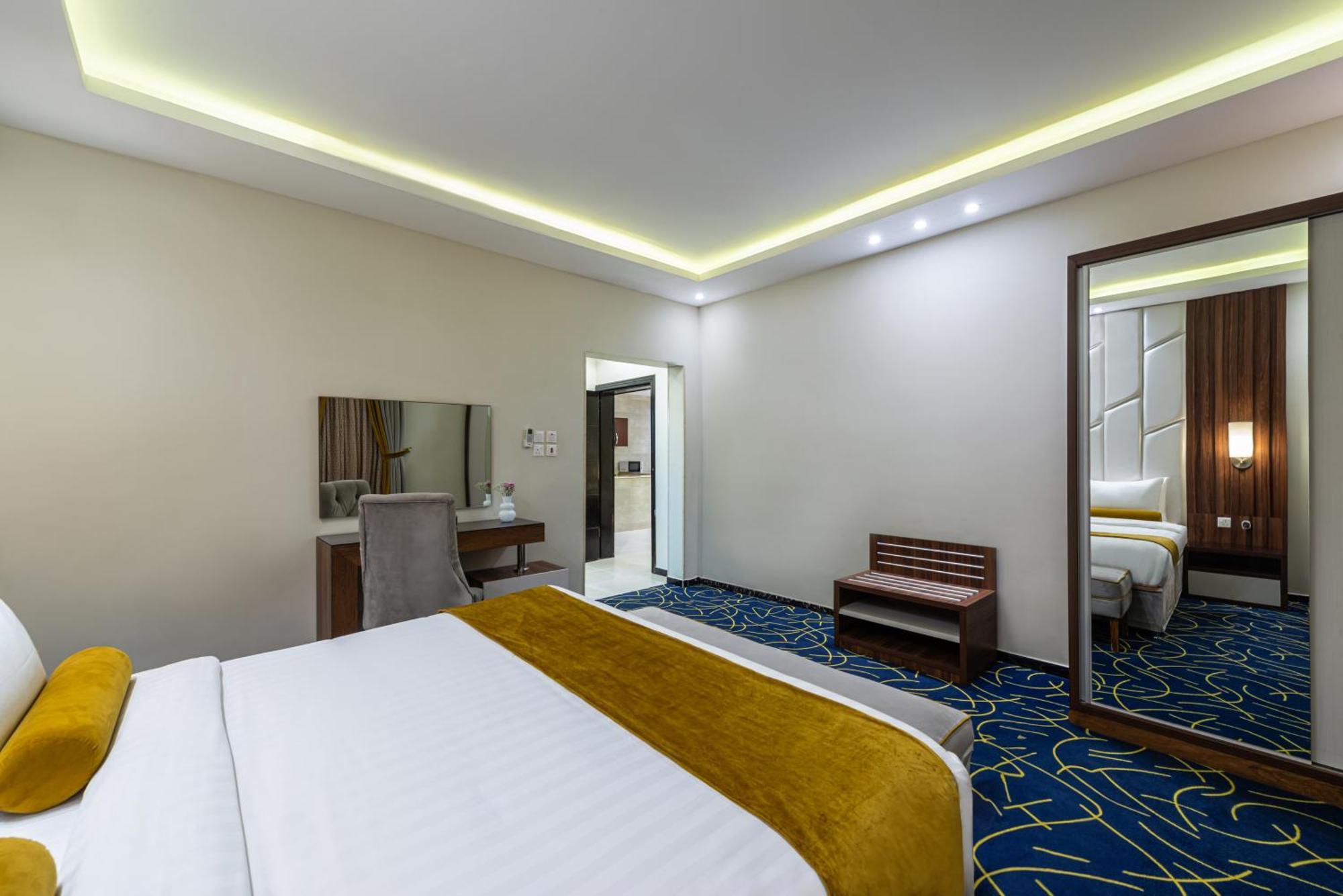 The Palace Hotel Suites Khamis Mushait Exterior photo
