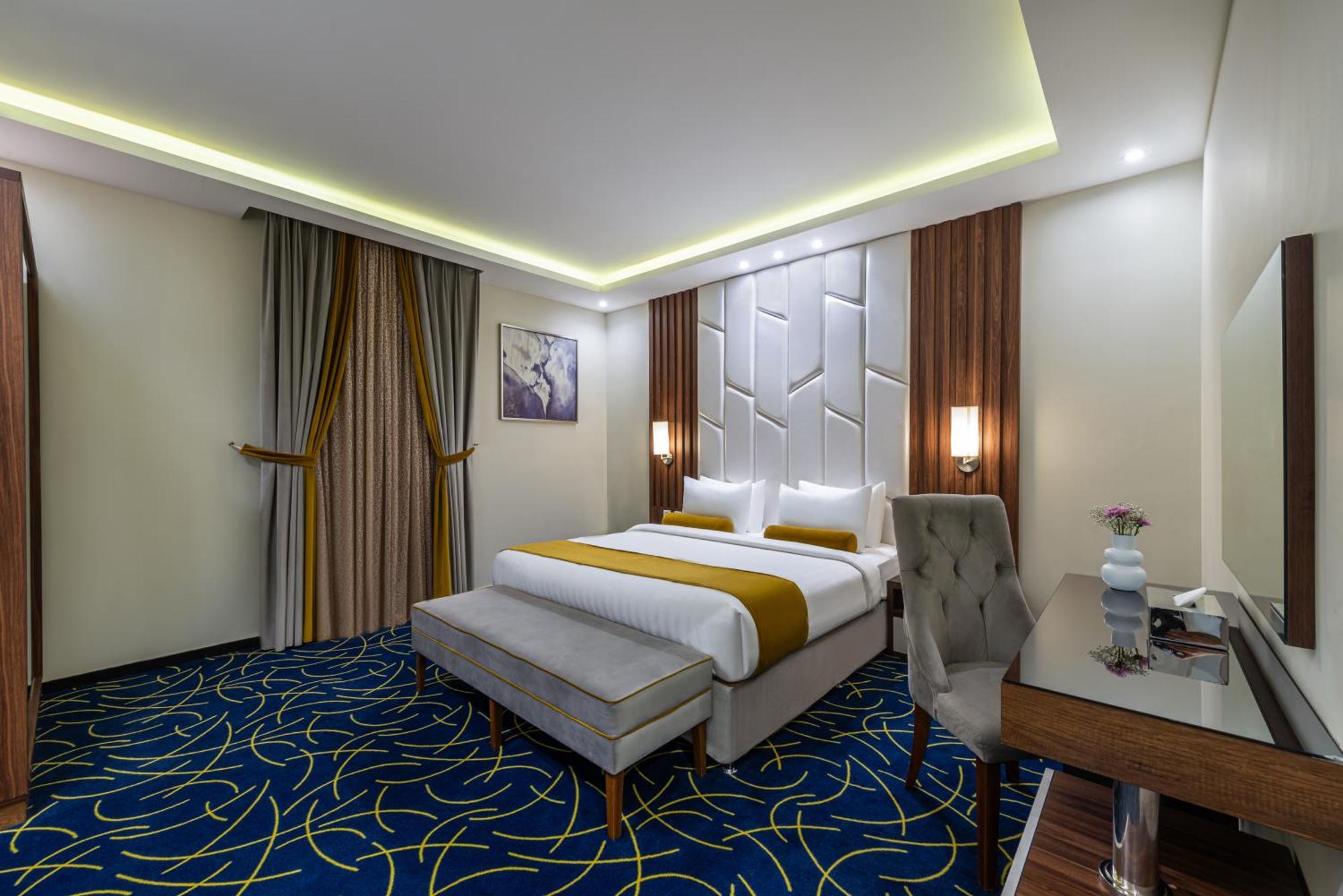 The Palace Hotel Suites Khamis Mushait Exterior photo