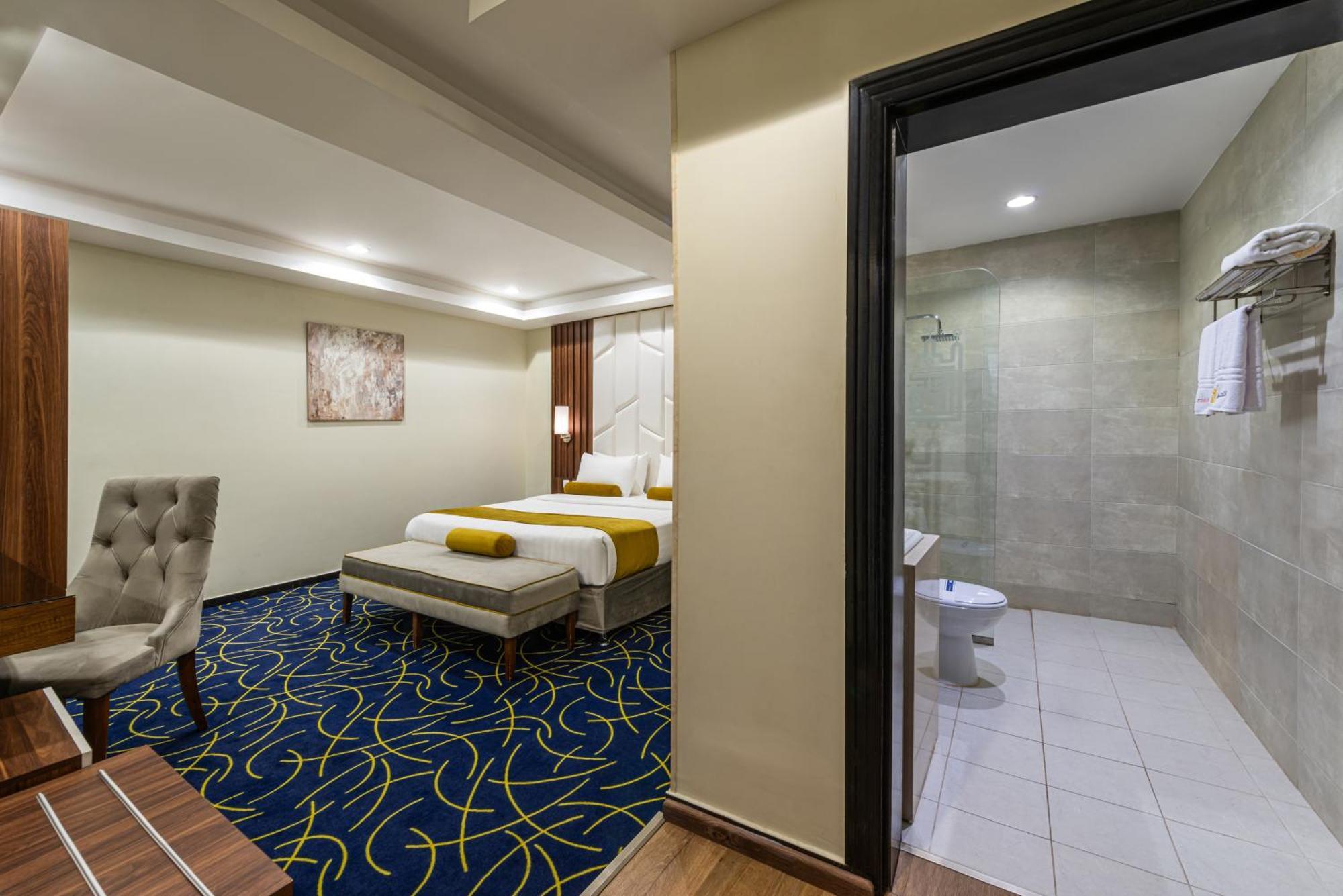 The Palace Hotel Suites Khamis Mushait Exterior photo