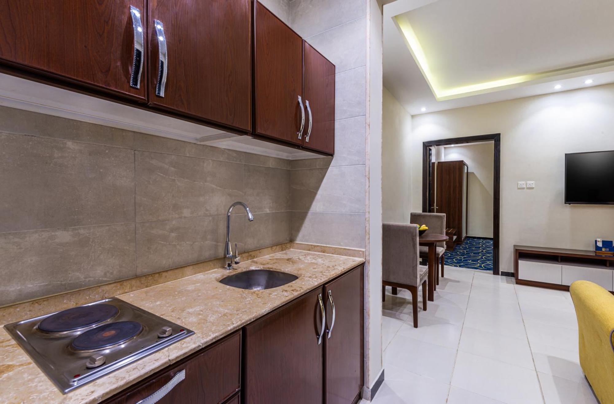 The Palace Hotel Suites Khamis Mushait Exterior photo