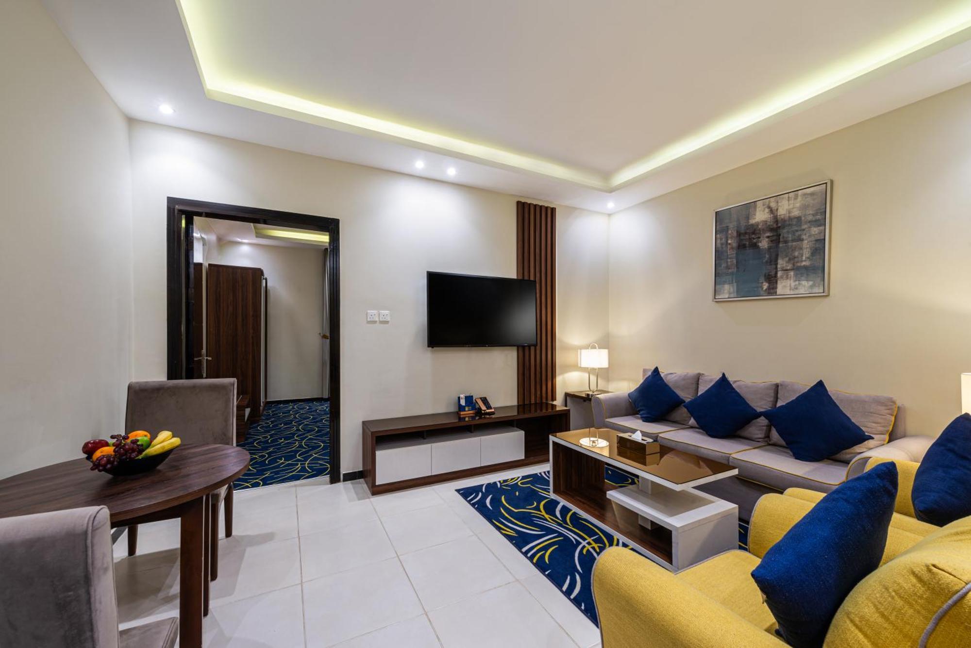 The Palace Hotel Suites Khamis Mushait Exterior photo
