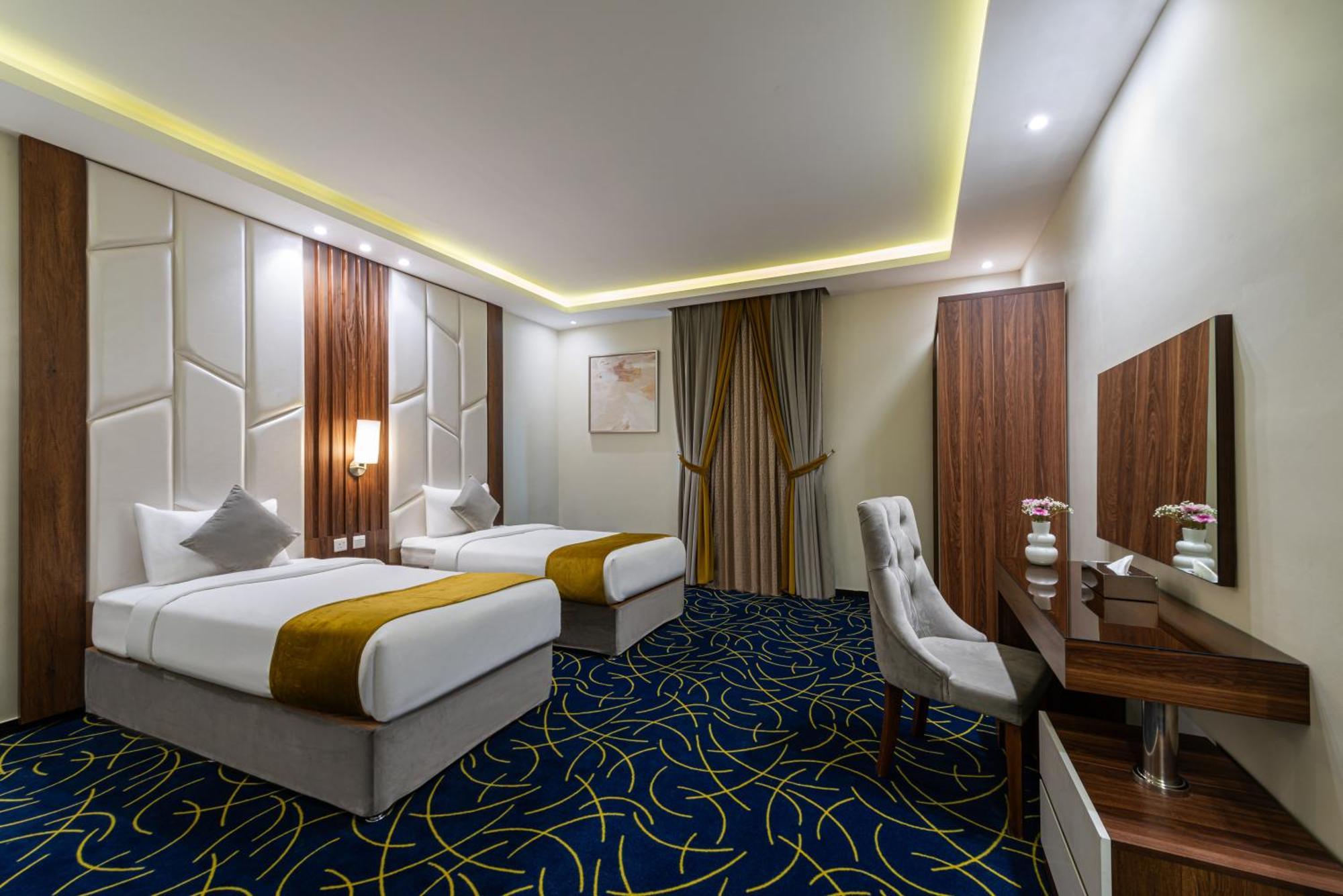 The Palace Hotel Suites Khamis Mushait Exterior photo