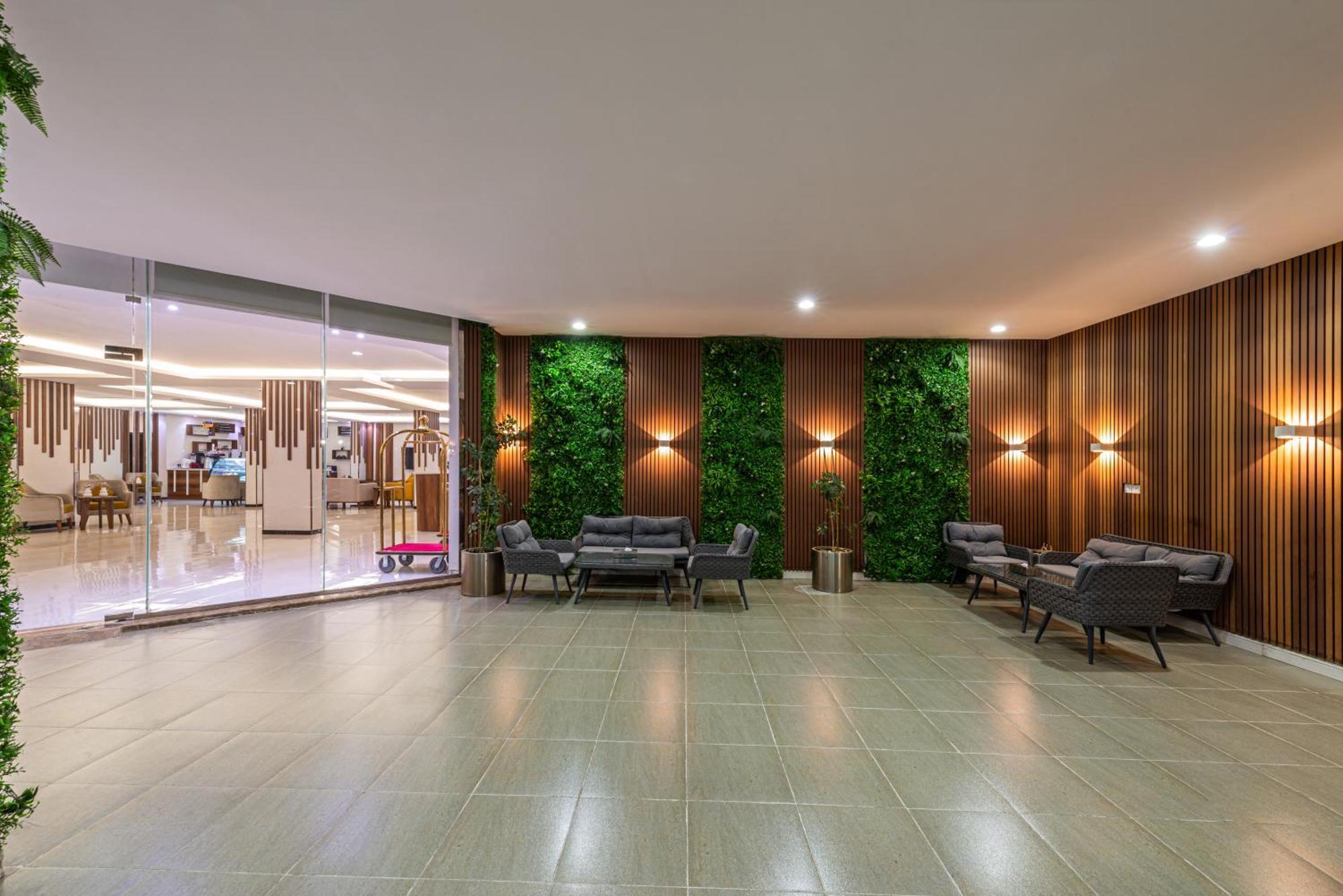 The Palace Hotel Suites Khamis Mushait Exterior photo